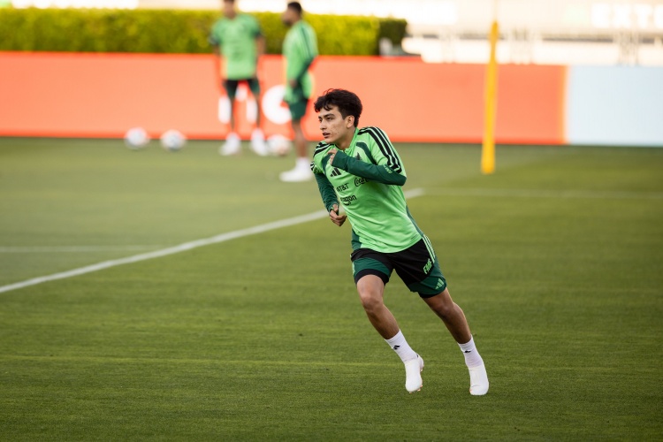 世体:巴萨关注墨西哥小将莫拉,马克斯认为他与亚马尔风格相似 世体:巴萨关注墨西哥小将莫拉,马克斯认为他与亚马尔风格相似